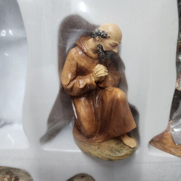 Vintage Porcelain Nativity Set See Described - Picture 9 of 12